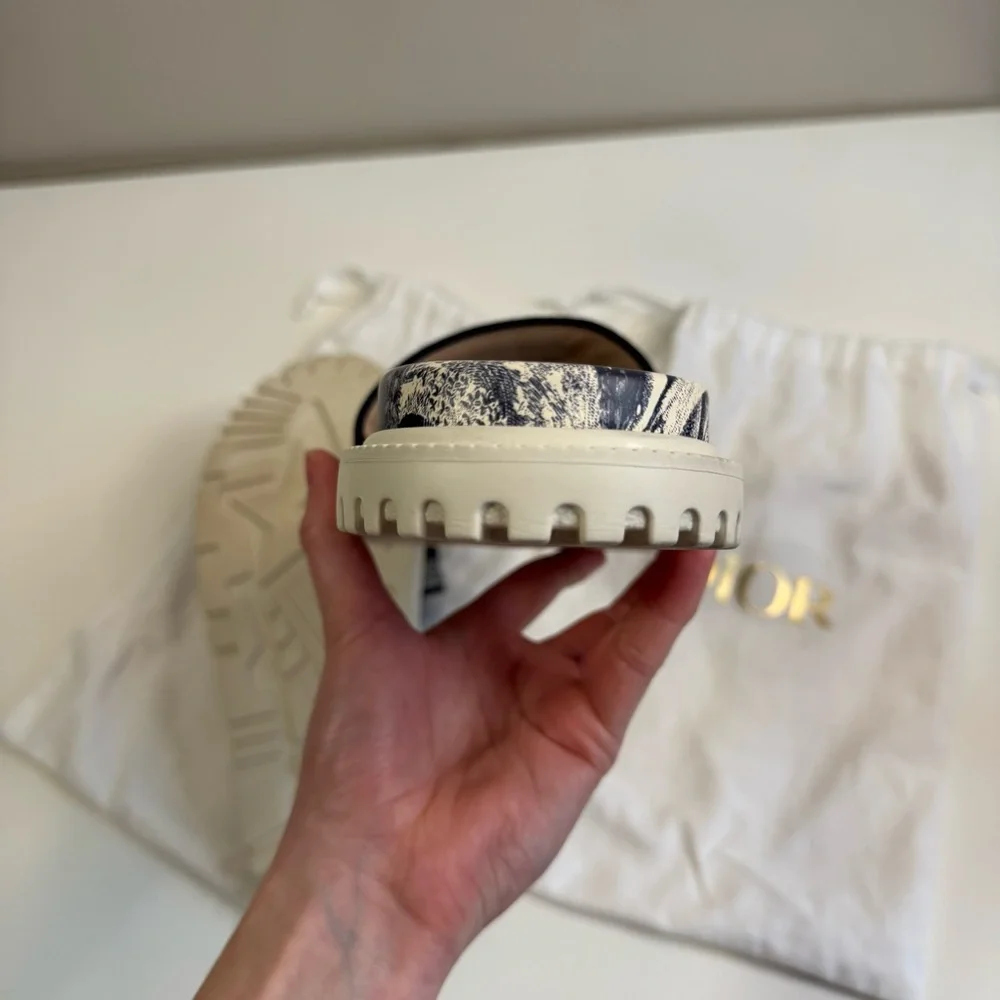 Christian Dior Dway Navy and Cream Slides Sandals - Picture 15 of 16